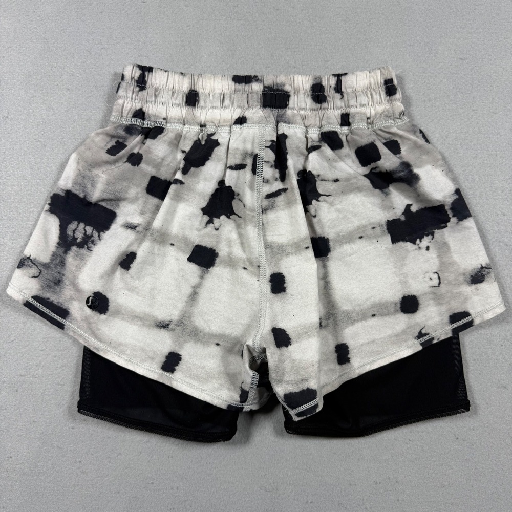 Lululemon Layered 2-in-1 Running Shorts Black White Abstract Print Drawstring